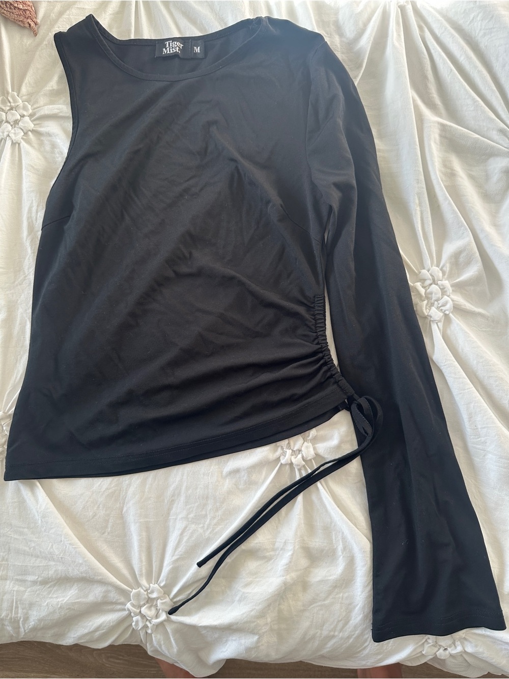 Tiger Mist Black One-Sleeve Ruched Side Top